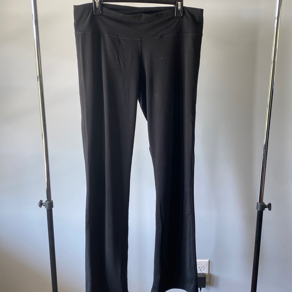 Straight leg yoga pants